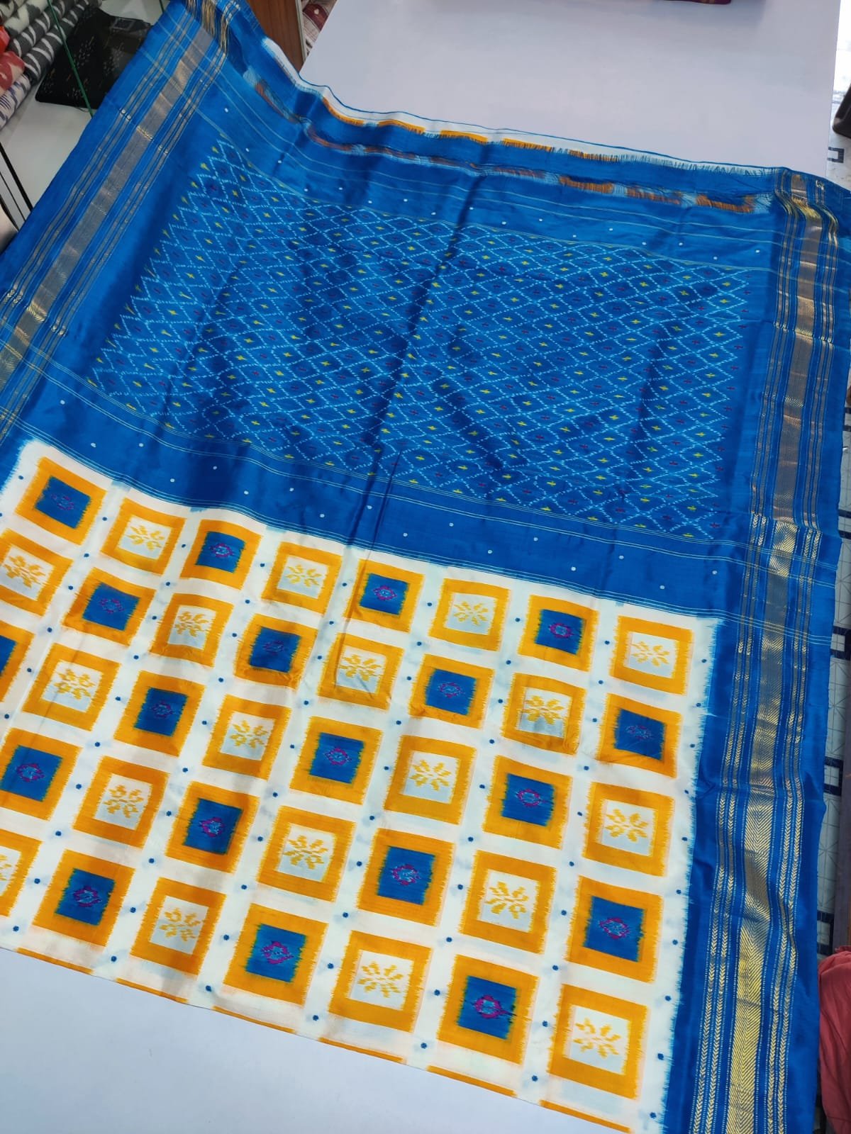 Designer Ikat - PDLSY26-IDSSIZDDC-02 - fullscreen view 2