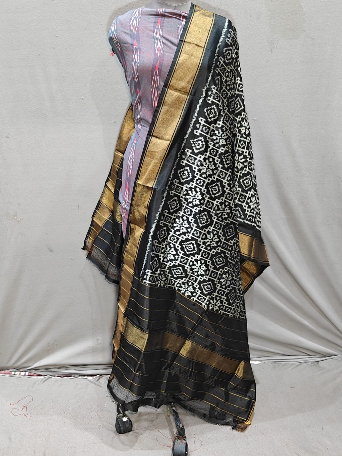 Ikat Dupatta - PGMRL26-ISDPCEZDC-01