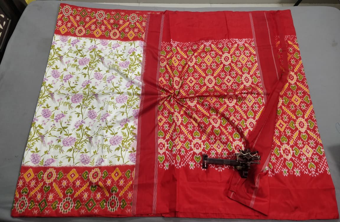 Ikat print saree - PALUY31-IPRSCNNCD-02 - fullscreen view 2